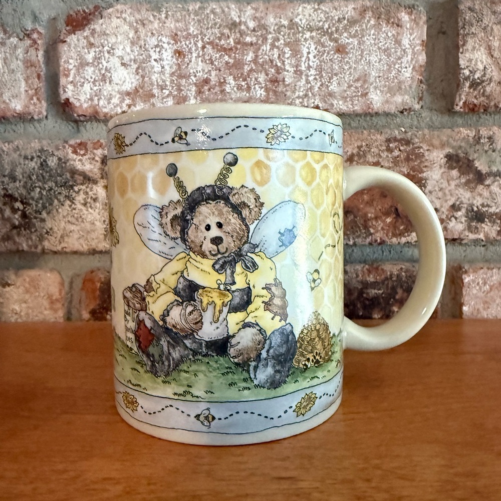 THE BOYDS COLLECTION Whimsical Bee Bear Ceramic Mug 1999